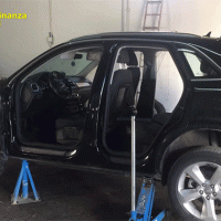 Poggiomarino - Scoperto deposito di auto rubate. Sorpresi tre uomini intenti a smontare un'Audi Q3 