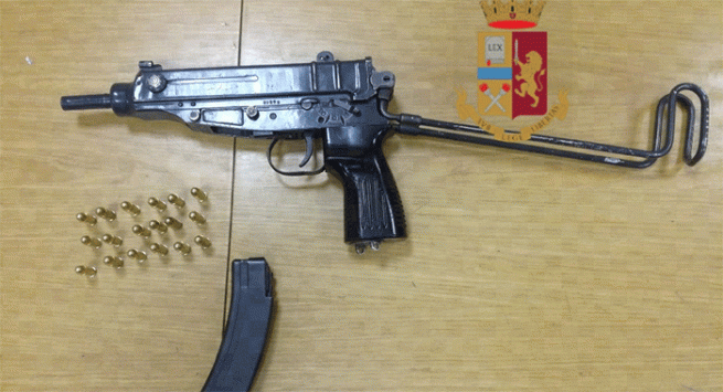 Caivano - Parco Verde, arrestato 23enne per detenzione di armi da guerra