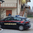 Uccide i due figli di 13 e 15 anni. poi si toglie la vita