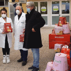 Torre Annunziata - Aicovis e "Dolce Natale", panettoni al personale sanitario del Covid Hospital di Boscotrecase