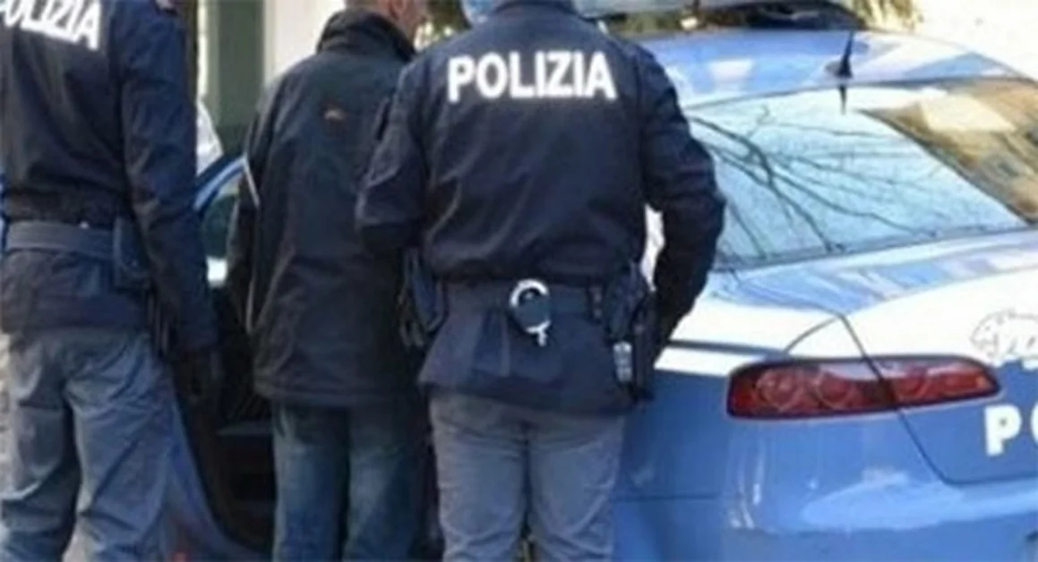 Napoli - Ruba un borsello ad una coppia, arrestato 20enne marocchino