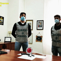 Napoli . Quartiere San Ferdinando, sequestrata una pistola con  munizioni