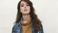 Özge Gürel a Verissimo su Canale 5 per la nuova soap Bay Yanlis con Can Yaman