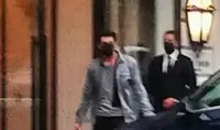 DayDreamer: paparazzato Can Yaman per le strade di Roma. L'attore turco cerca casa nella capitale