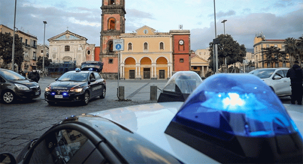 Ercolano - E' ai domiciliari e vende droga, arrestato pusher insieme al fratello