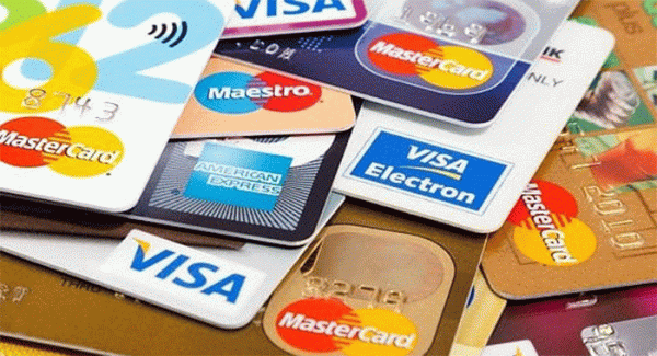 Carte di credito sempre più diffuse tra gli italiani