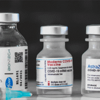 AIFA: "Il vaccino di AstraZenica va somministrato preferibilmente a cittadini tra i 18 ai 55 anni"