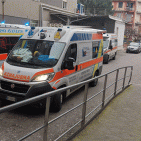 Torre Annunziata - Paziente Covid in attesa di dialisi da 24 ore in ambulanza fuori dall'ospedale San Leonardo