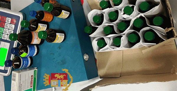 Napoli - Vende farmaci su una bancarella, denunciato 24enne ucraino