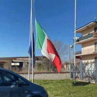 Torre Annunziata - Bandiere a mezz'asta per onorare la memoria dell'ambasciatore e del carabiniere uccisi