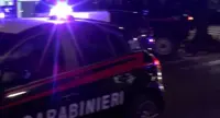 Torre Annunziata - Non si ferma all'alt dei carabinieri, auto in fuga termina la corsa contro un muro a Castellammare