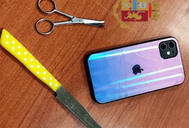 Napoli - Arrestati due napoletani, avevano da poco rapinato un cellulare ad un uomo