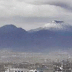 Vesuvio innevato, colpo di coda dell'inverno nel Napoletano