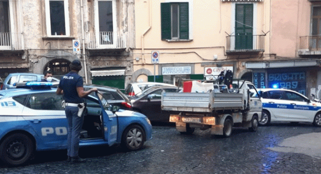 Castellammare di Stabia - Posti di blocco della Polizia: identificate 189 persone