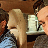 Can Yaman: in giro nella sua Porche fermato dalle fan. Il video