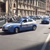 Napoli - Zona dei baretti, controllo a tappeto dei carabinieri: elevate 160 sanzioni