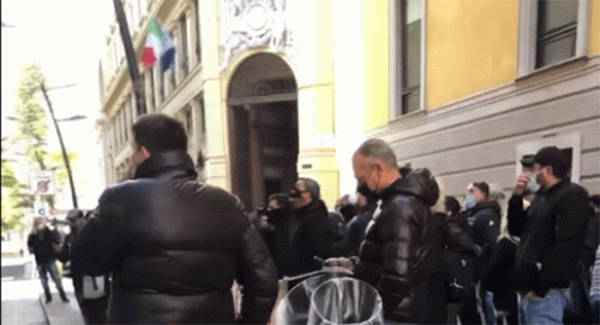 Napoli – Protesta dei disoccupati, occupato il Consiglio comunale 