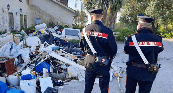Reati ambientali: sequestrata discarica a cielo aperto a Piano di Sorrento