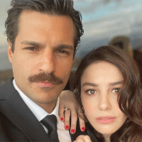 Özge Gürel e Serkan Çayoğlu: un amore che dura da tempo. Il video
