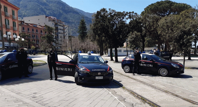 Castellammare di Stabia - Controllo dei carabinieri: 4 denunce e 11 sanzioni