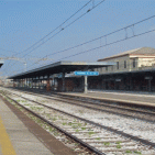 Tragedia sui binari in prossimità della stazione di Torre Annunziata Centrale: uomo travolto da un treno