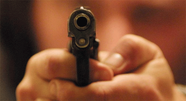 Napoli – Crivellato da colpi di pistola, muore 60enne