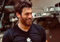 Can Yaman: ritorna a Roma e riattiva il suo profilo Instagram