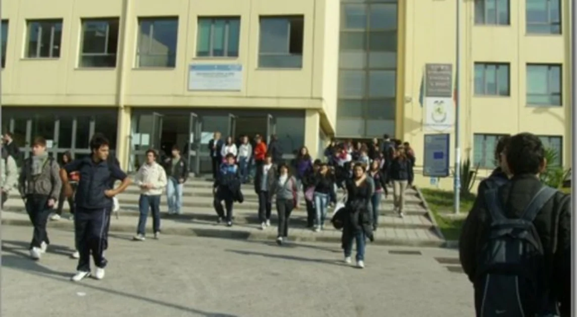 Torre del Greco - "Incontri con il Teatro" al Liceo scientifico "Alfred Nobel"