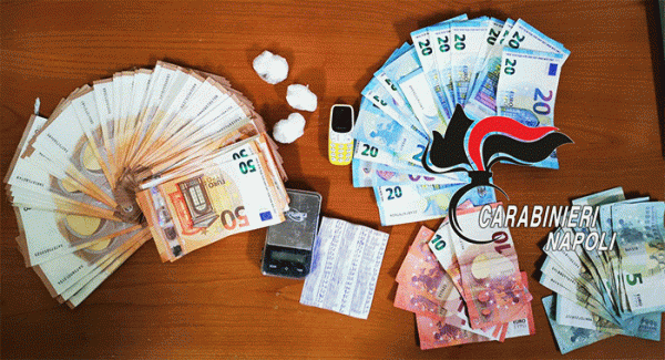 Volla - Coppia di pusher arrestata dai Carabinieri: in casa cocaina e oltre 5mila euro in contante