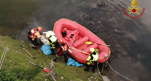 Cane con pesi al collo gettato nel fiume Volturno