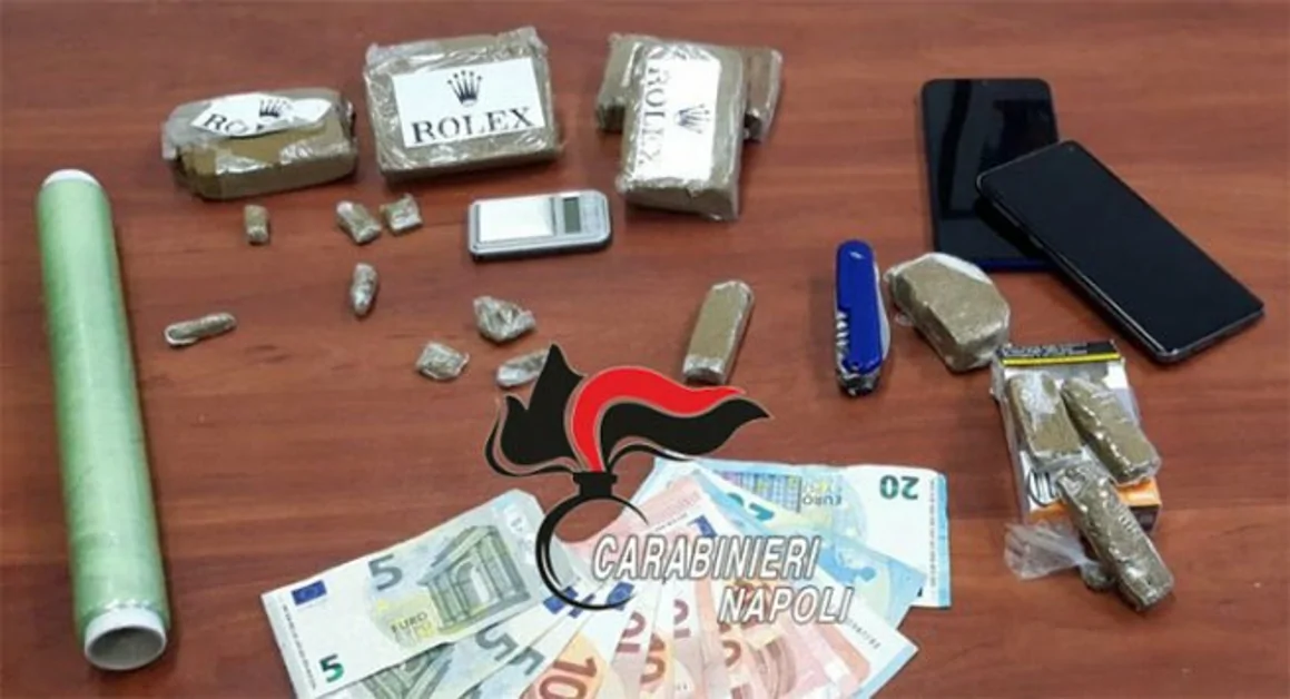 Torre del Greco - Sorpreso con più di mezzo chilo di hashish in auto, arrestato 29enne 