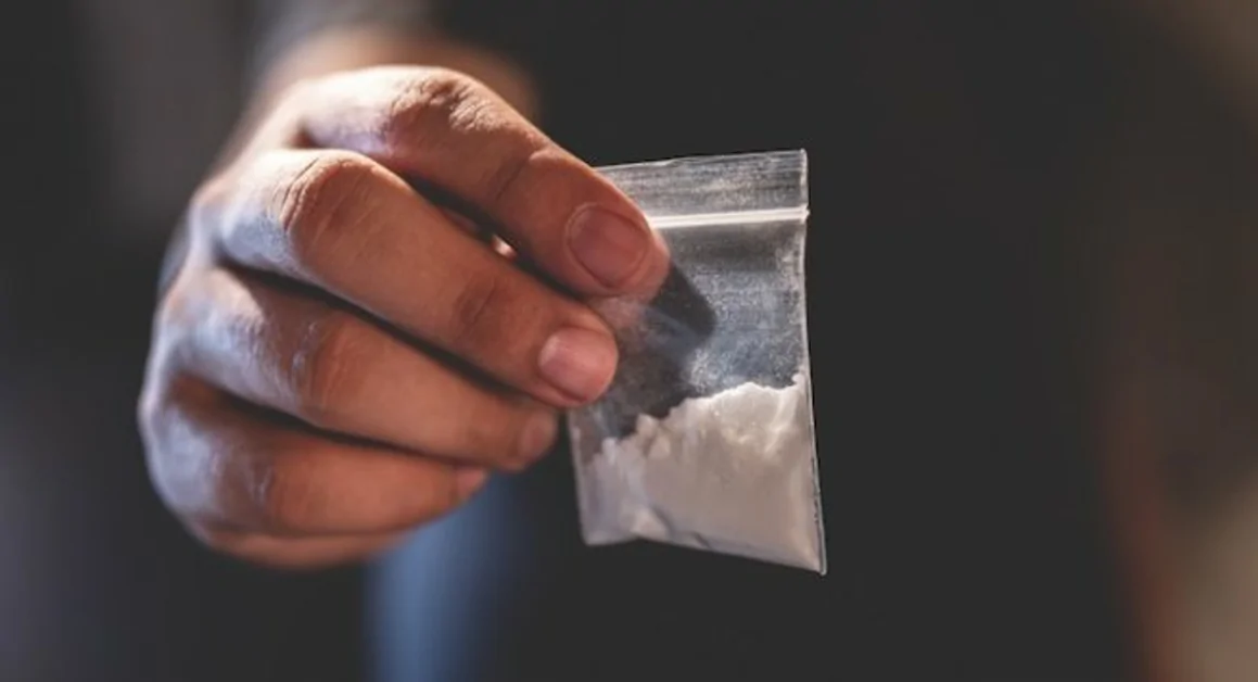 Torre del Greco - Sorvegliato speciale sorpreso per strada a spacciare, arrestato