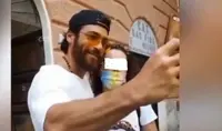 Can Yaman: assalito dalle fan dopo weekend caprese con Diletta Leotta. Il video
