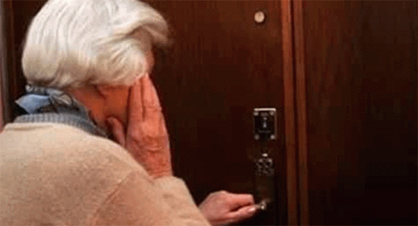 Arrestato 21enne, truffata una coppia di anziani: uno specchietto al posto di un computer