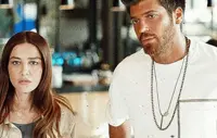 Mediaset: Mr Wrong con Can Yaman e Özge Gürel in prima serata. Ecco da quando