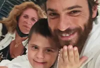 Can Yaman: il gesto che commuove il web. Il video 