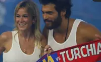 Can Yaman e Diletta Leotta rivali allo stadio. Il video