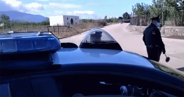 Poggiomarino - Minore in auto non si ferma all'alt: inseguito tampona violentemente un'altra auto