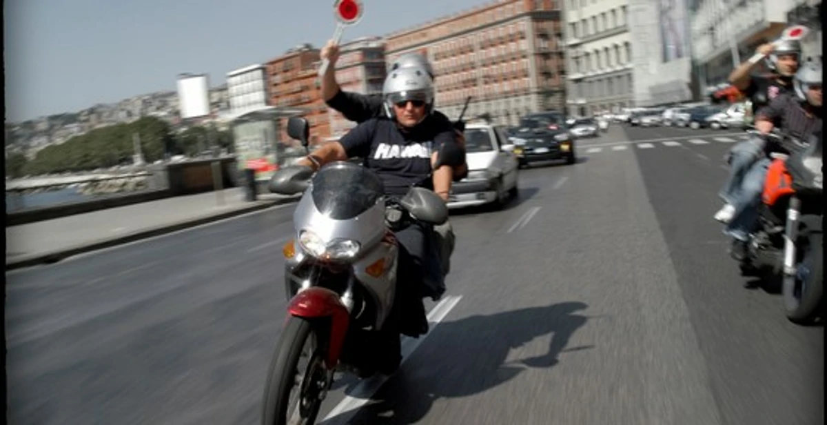 Napoli - Scippo in via Forio, Falchi arrestano 40enne