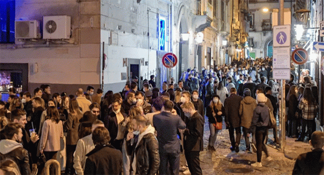Campania, mascherine all’aperto ancora obbligatorie: l’ordinanza