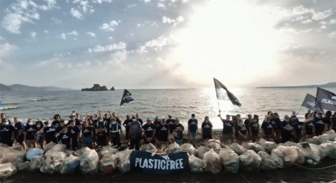 Torre Annunziata - Plastic Free presso la spiaggia di Rovigliano: rimossi 200 sacchi di rifiuti