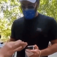 Can Yaman riceve un originale regalo da una sua fan. Ecco cos’è. Il Video