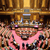 Riforme: sì definitivo del Senato per il voto ai 18enni per eleggere i senatori