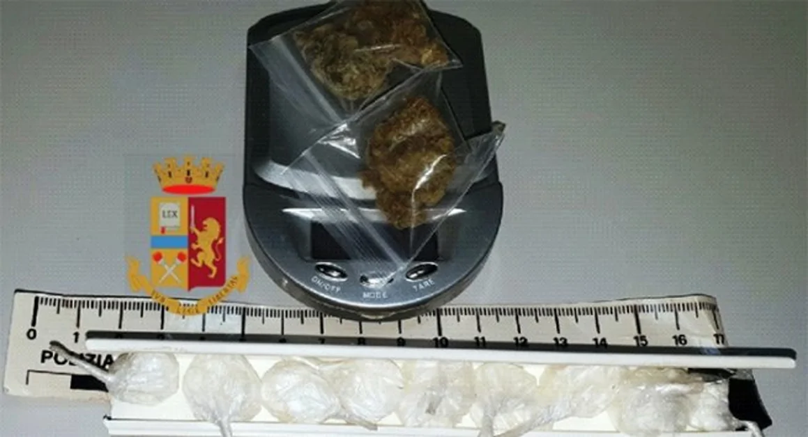 Sorrento - Accorsi per un incidente, gli agenti trovano nell'auto soldi e droga: denunciato 22enne di Torre Annunziata