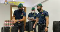 Torre Annunziata - Arrestato contrabbandiere e sequestrate 46 casse di “bionde”