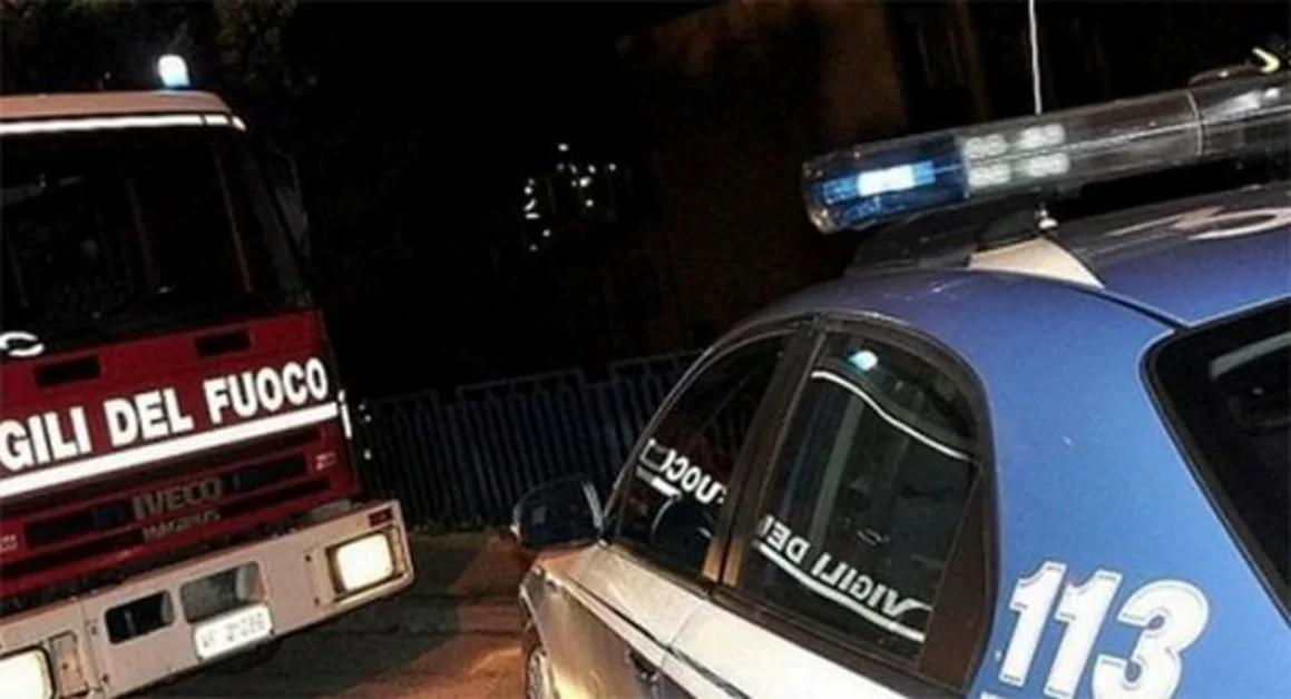 Napoli - Rogo in campo rom, evacuate 400 persone