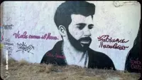 Can Yaman, un graffito lungo 12 metri dedicato all'attore turco