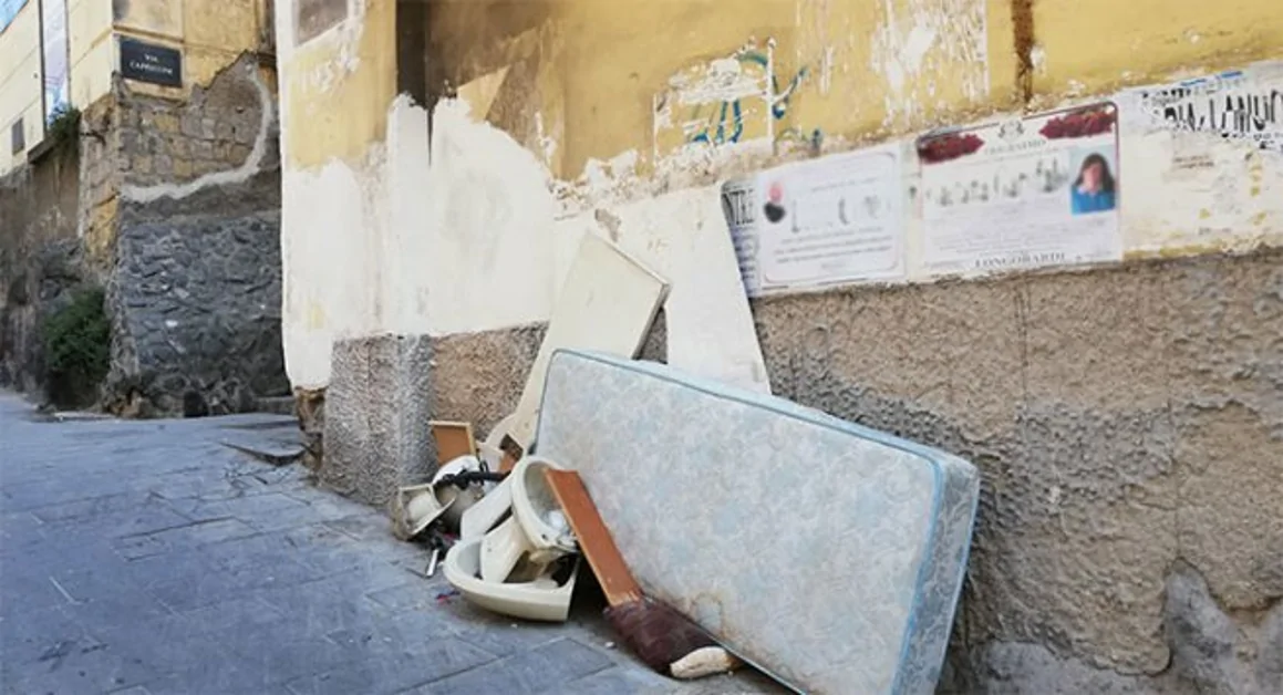 Torre del Greco - Ferragosto con water e affini al centro della città