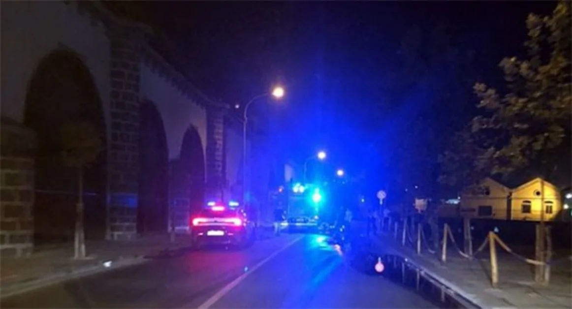 Torre Annunziata - Arcate borboniche, incendio all'interno di un'officina meccanica  