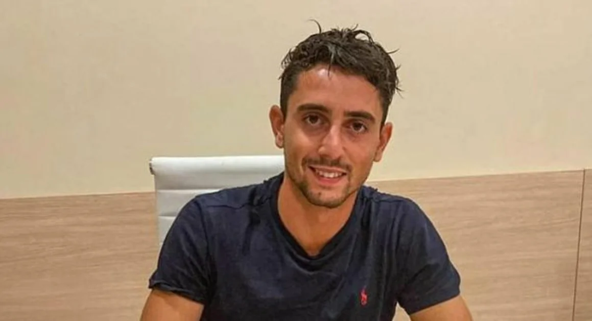 Torre Annunziata - Il calciatore Giuseppe Caso dal Genoa in prestito al Cosenza